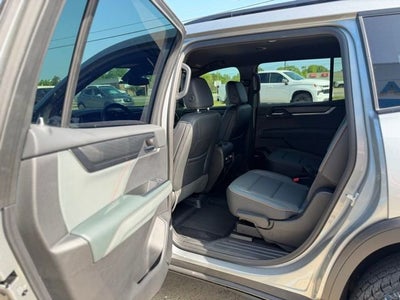 2024 GMC Acadia AT4