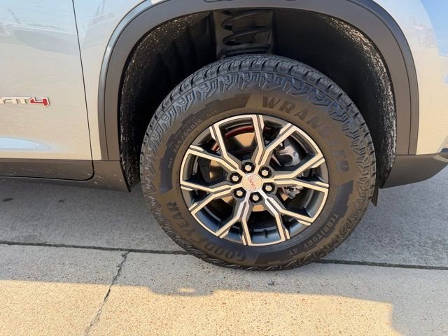 2024 GMC Acadia AT4