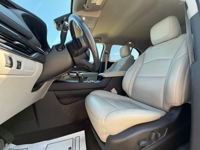 2022 Cadillac XT4 Premium Luxury