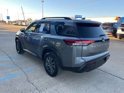 2024 Nissan Pathfinder SV