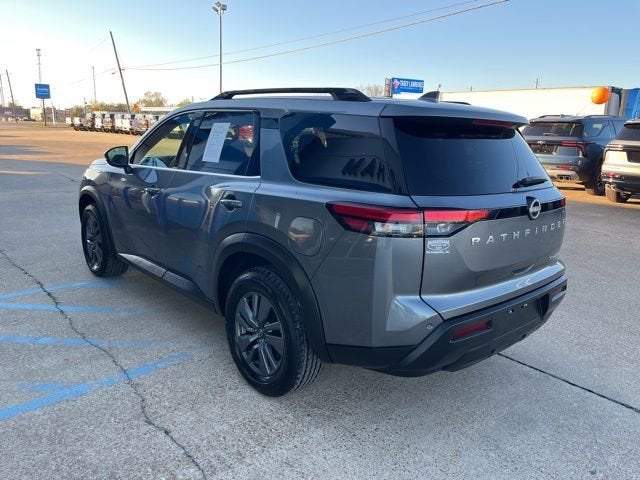 2024 Nissan Pathfinder SV