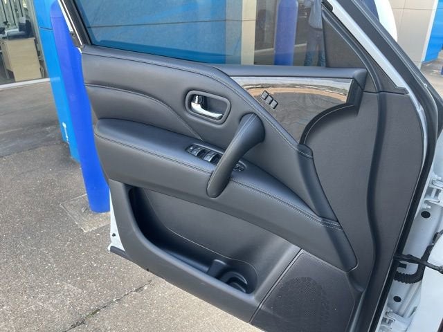 2023 INFINITI QX80 LUXE