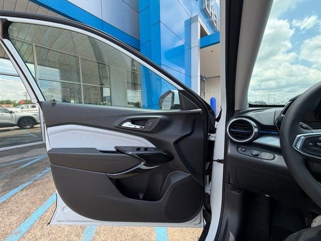 2026 Chevrolet Trax LT - Photo 17