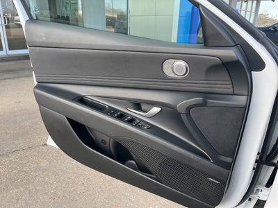 2025 Hyundai Elantra Hybrid Limited